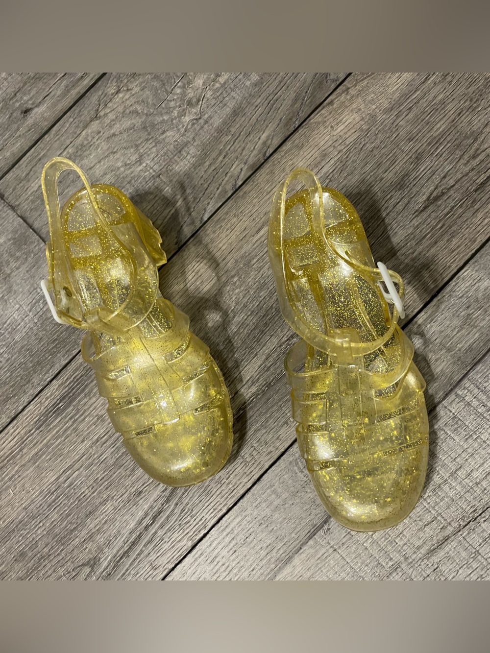 Clear Yellow Glitter Jelly Sandals size 8 but fits like a 6/6.5